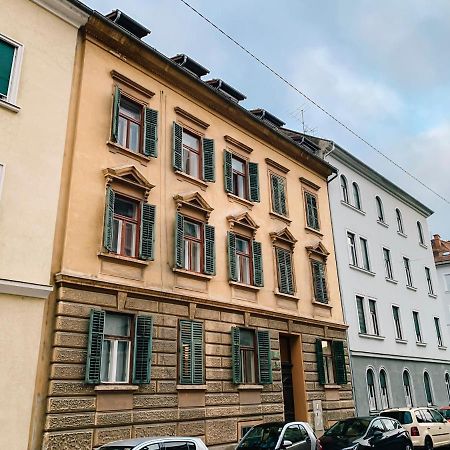 Contemporary City Apartment - By Nahuen Suites Graz Exterior photo